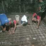 Tak Kenal Lelah, TNI dan Warga Gontar Kebut Pembangunan Jembatan Garuda hingga Malam Hari